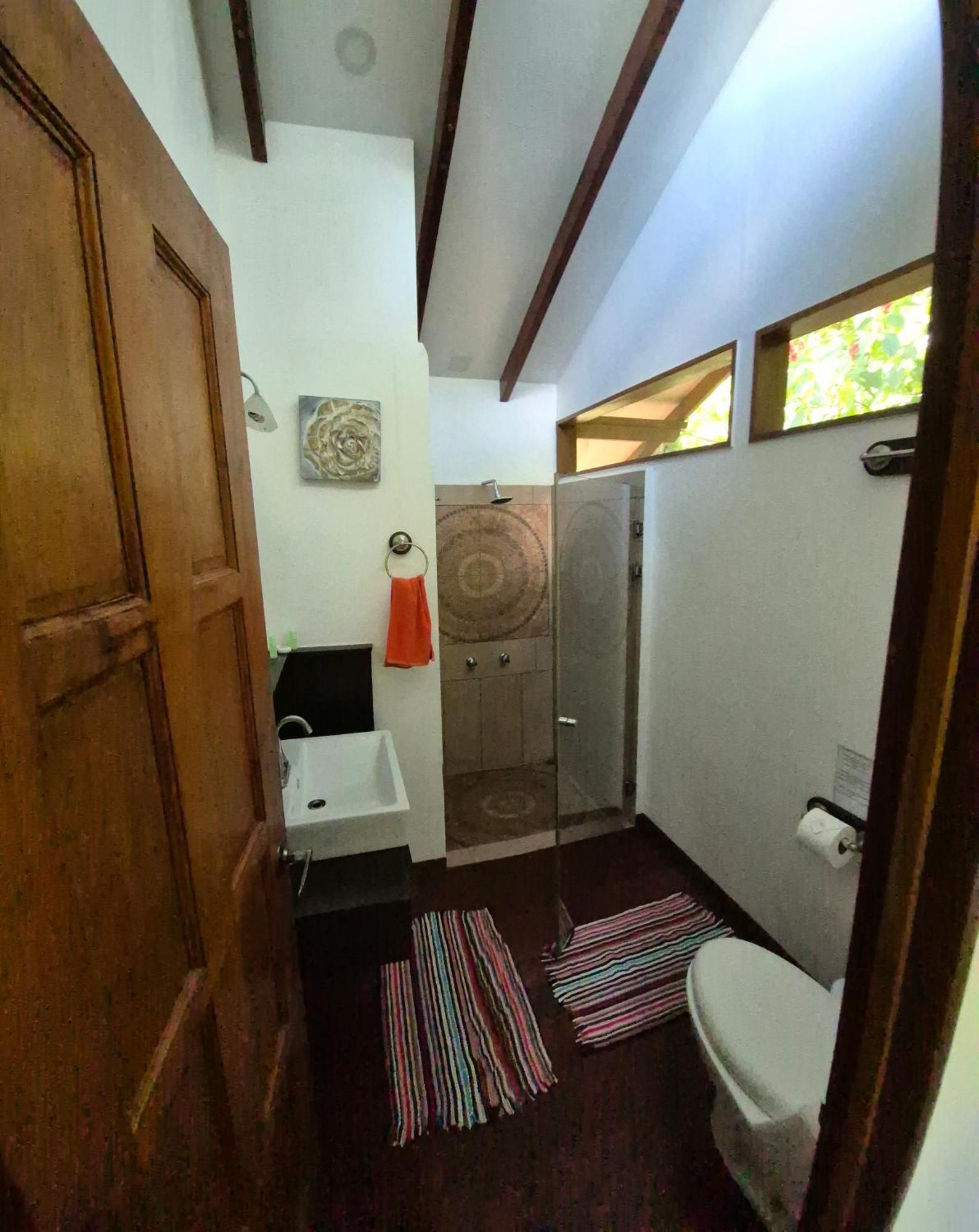 Centro Ananda Bed & Breakfast Guapiles Ngoại thất bức ảnh