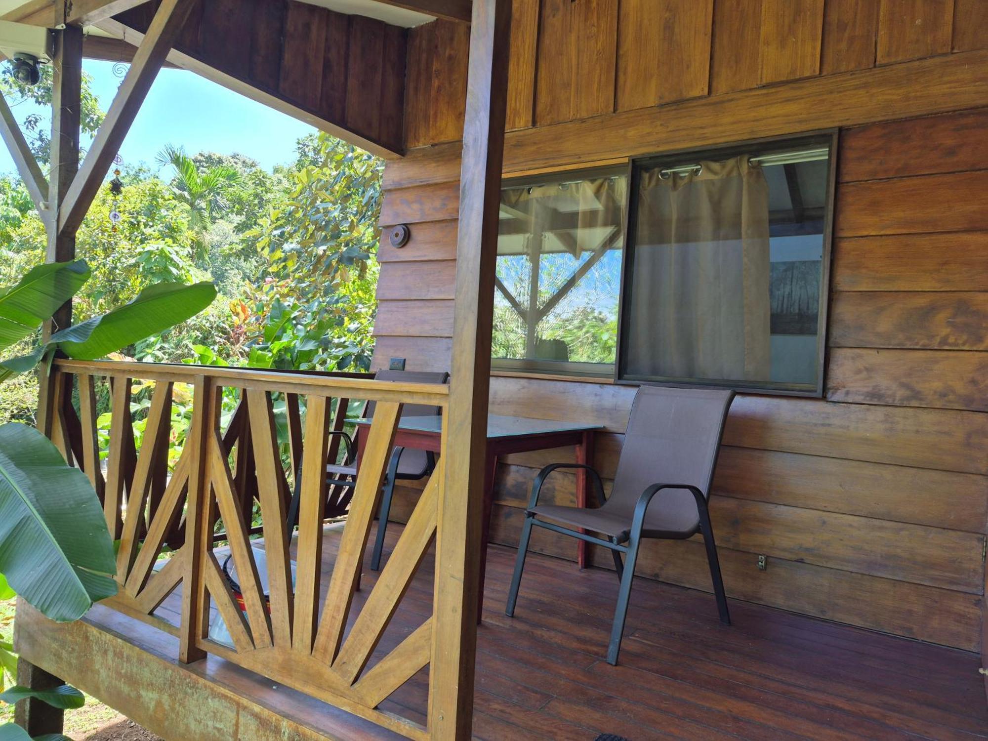 Centro Ananda Bed & Breakfast Guapiles Ngoại thất bức ảnh